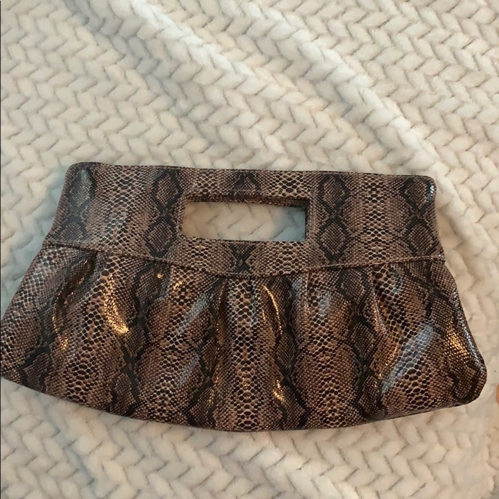 Clutch - Picture 2 of 3
